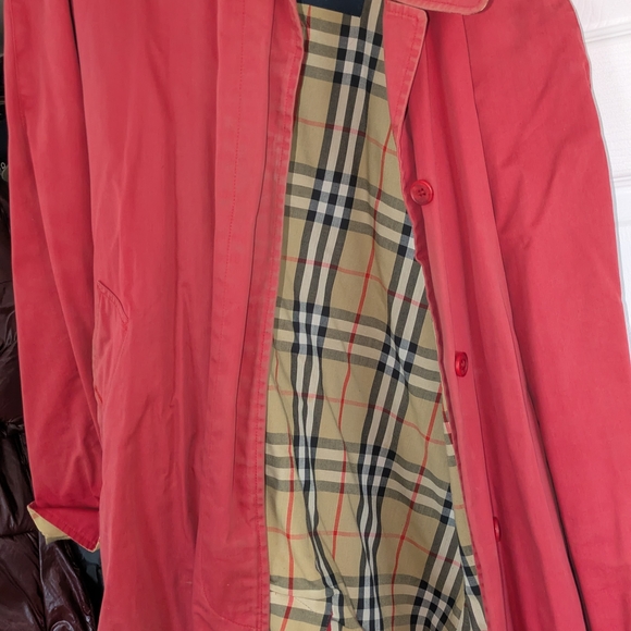 Burberry Red Trench Coat with Classic Check Lining - Picture 2 of 2